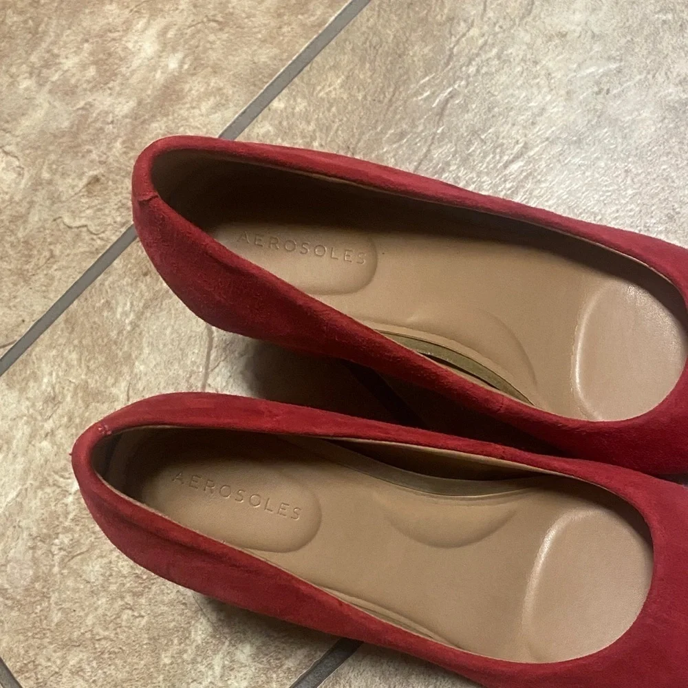 AEROSOLES elegant red